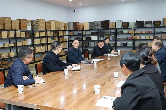 11��9����ʡί��ӛ�������_�����m���h�|���^�(zh��n)���f�������v�h�Ķ�ʮ������ȫ��(hu��)�����c�����h�T�ɲ�Ⱥ����Մ������ӛ�� ���� ��Ѹ�� �z