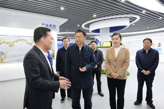 11��22����23����ʡί��ӛ���������(y��ng)�й�ʼ�h�A�(y��ng)�L(zh��ng)��Ͷ�Y���޹�˾���{(di��o)�оGɫ��̼ѭ�h(hu��n)��(j��ng)��(j��)�l(f��)չ��r��ӛ�� ���� ��Ѹ�� �z